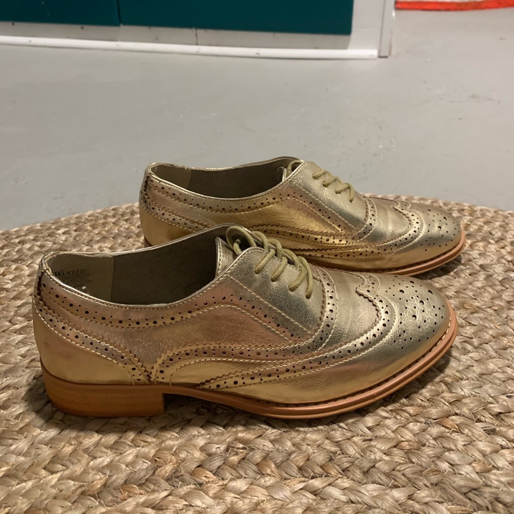 Wanted gold Oxfords